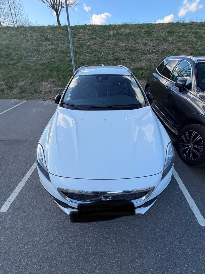 Volvo V40 CC 2,0 D3 150 Momentum 5d
