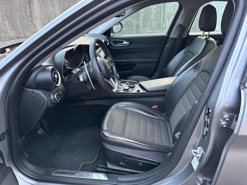 Alfa Romeo Giulia 2,2 JTD 180 aut. 4d