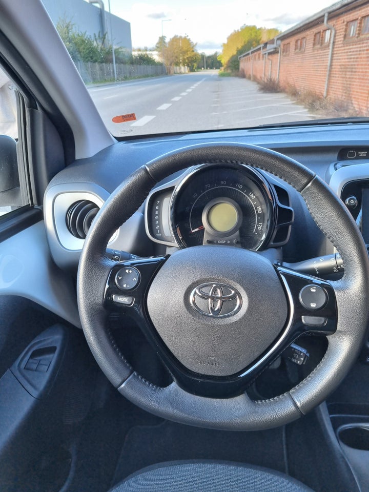 Toyota Aygo 1,0 VVT-i x-press 5d