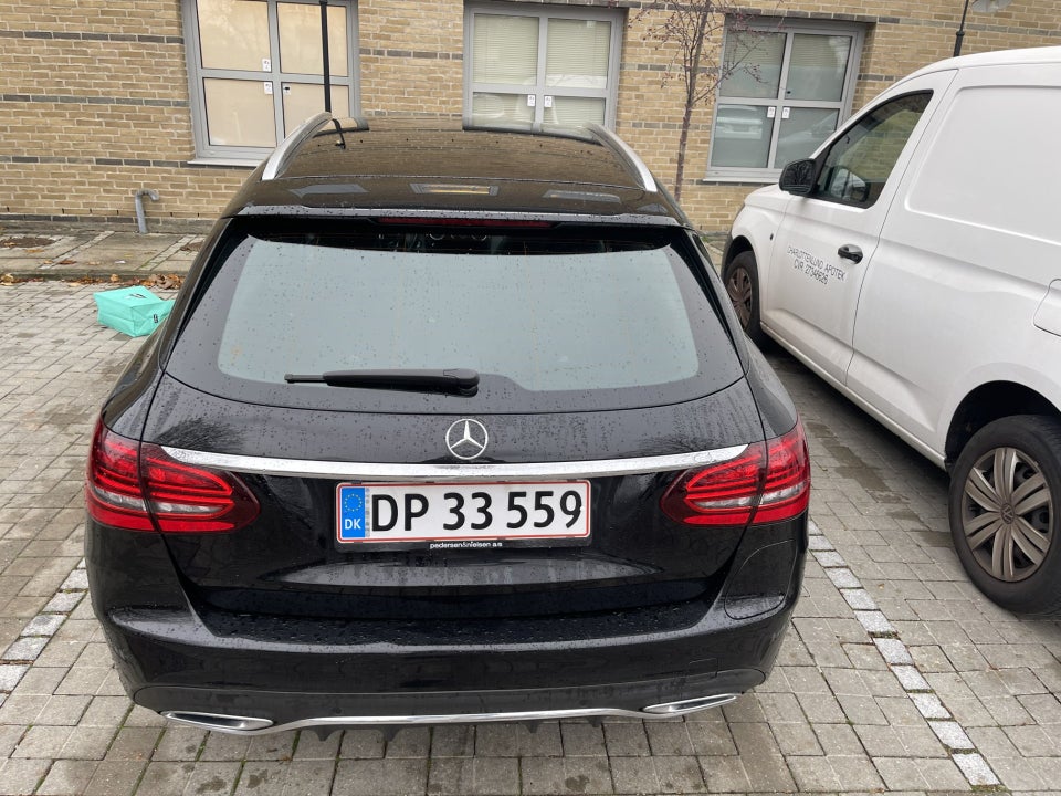 Mercedes C300 de 2,0 AMG Line stc. aut. 5d