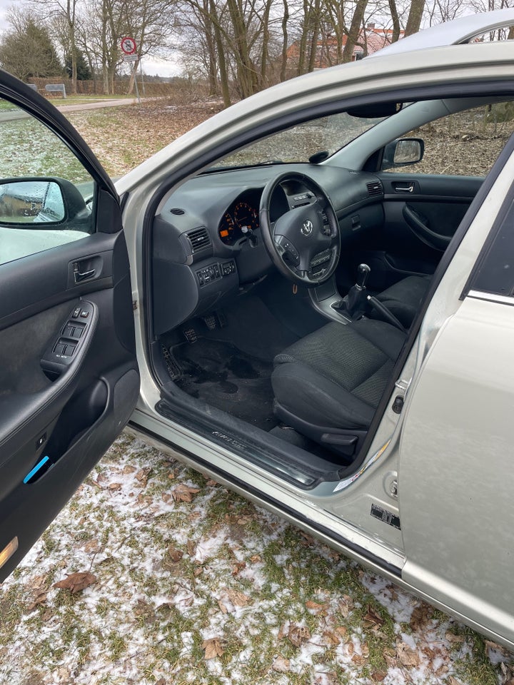 Toyota Avensis 1,8 VVT-i Sol stc. 5d