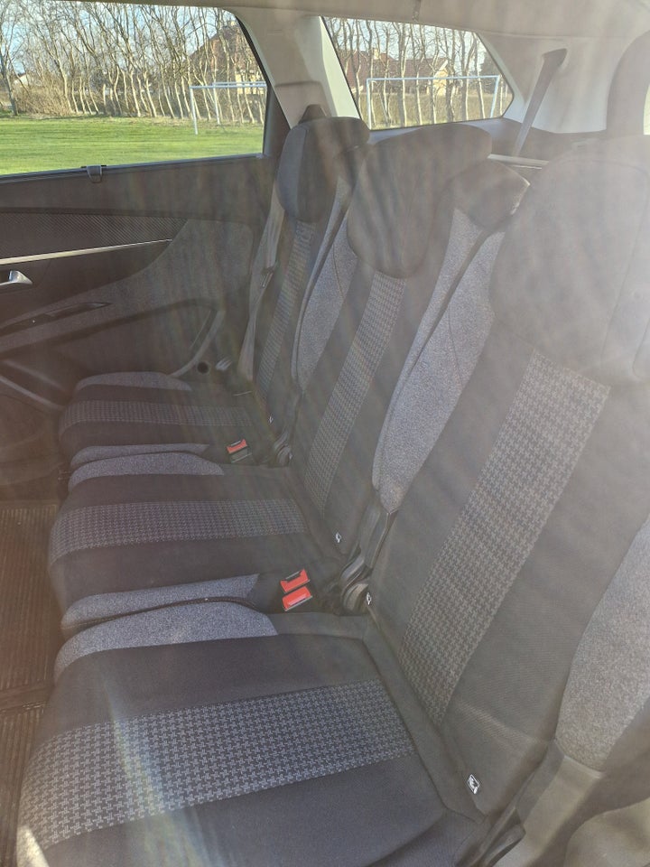 Peugeot 5008 1,2 PureTech 130 Allure 7prs 5d