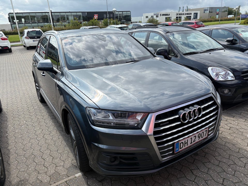 Audi Q7 3,0 TDi 272 S-line quattro Tiptr. 7prs 5d