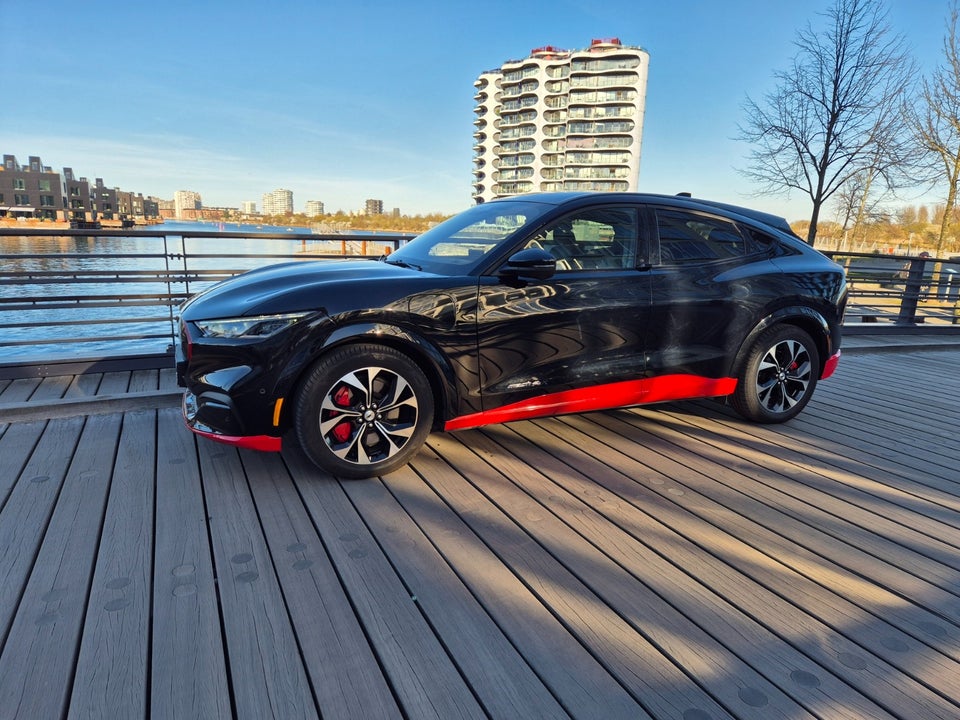 Ford Mustang Mach-E 88 Extended Range AWD 5d