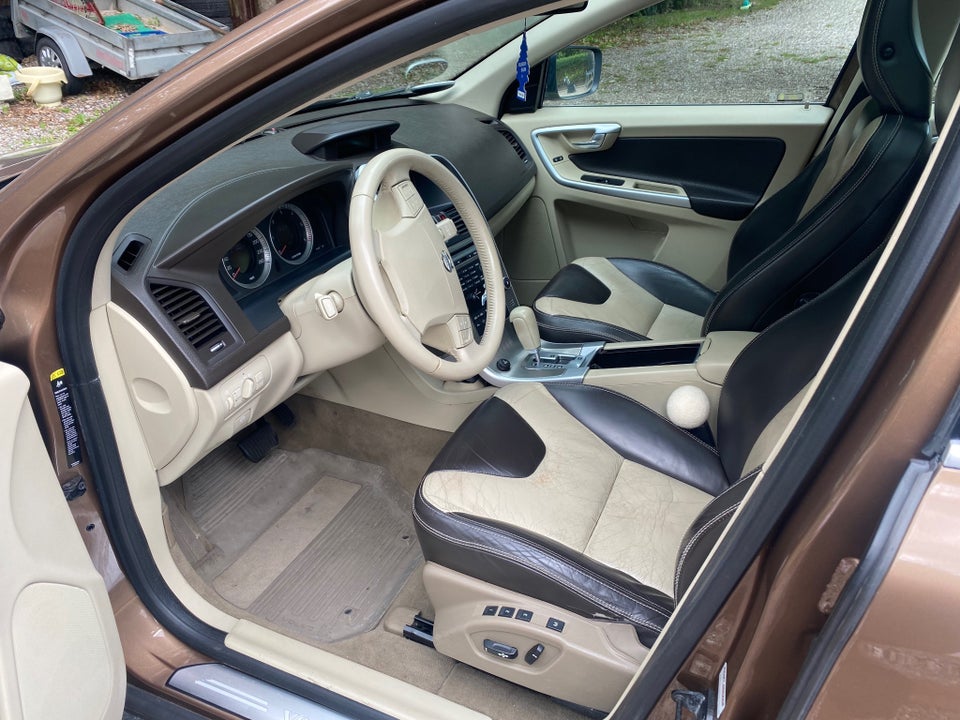 Volvo XC60 2,4 D5 185 Summum aut. AWD 5d