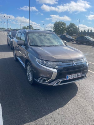 Mitsubishi Outlander 2,4 PHEV Invite CVT 4WD 5d