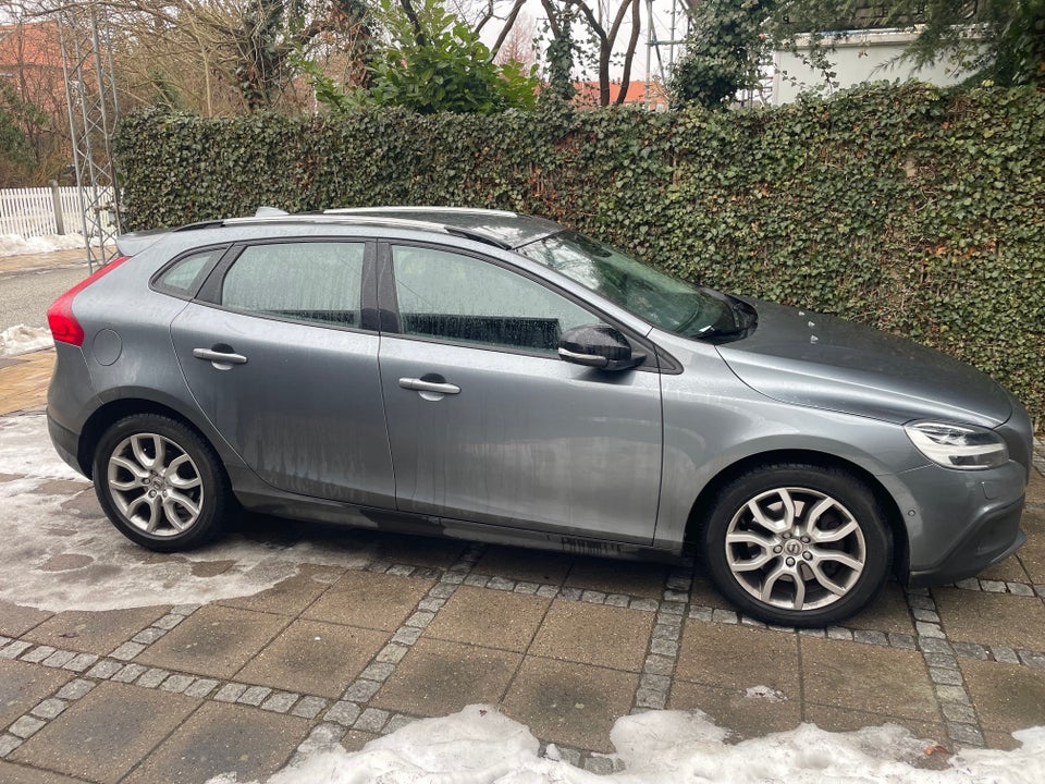 Volvo V40 CC 2,0 D3 150 Momentum aut. 5d