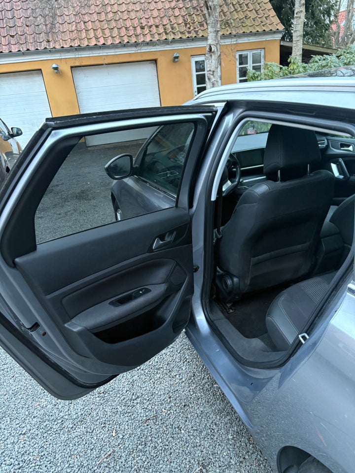 Peugeot 308 1,5 BlueHDi 130 Allure+ Sky SW 5d