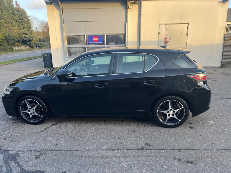 Lexus CT200h 1,8 L3 aut. 5d