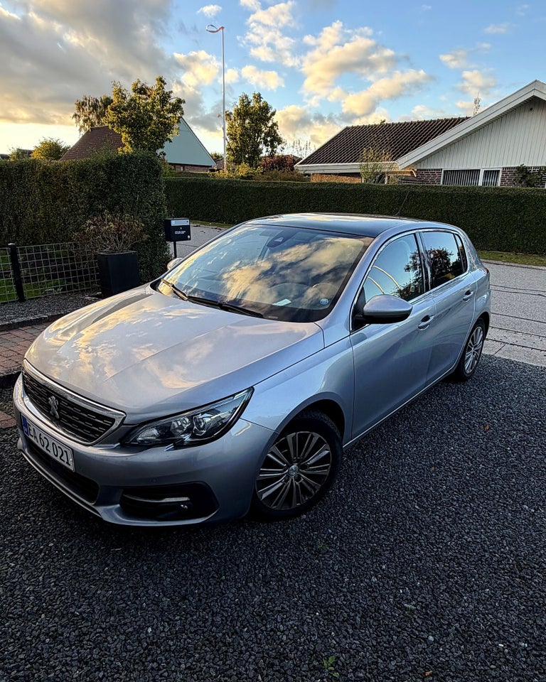 Peugeot 308 1,2 e-THP 130 Allure+ 5d