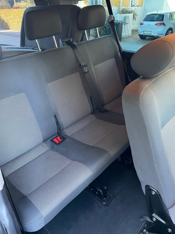 VW Caravelle 2,0 TDi 140 Comfortline DSG lang 4d