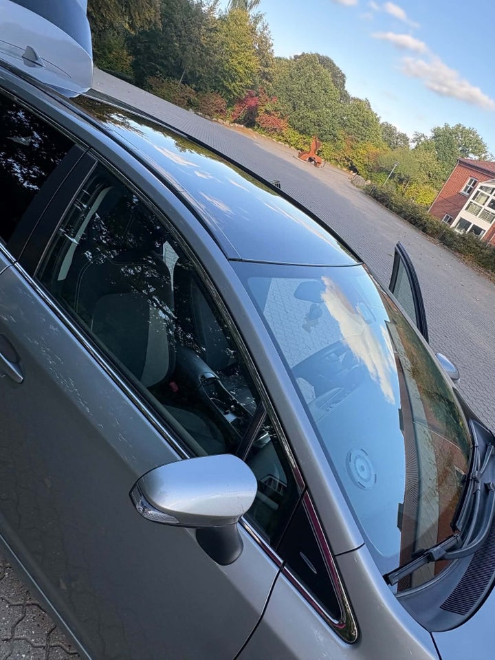 Toyota Avensis 1,8 VVT-i T2 Premium Touring Sports 5d