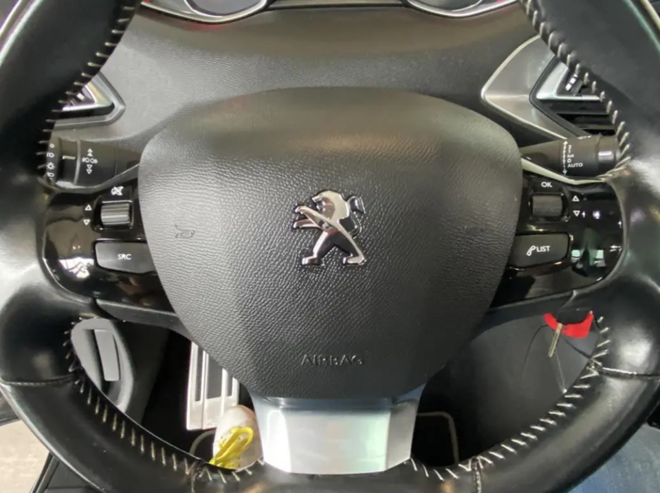 Peugeot 308 1,2 e-THP 130 Selection Sky SW 5d