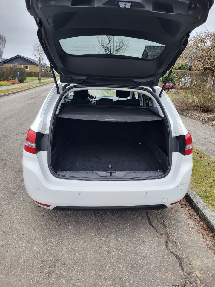 Peugeot 308 1,6 BlueHDi 120 Style SW 5d