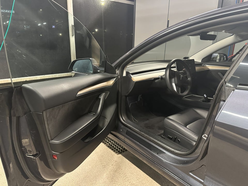 Tesla Model 3 Long Range AWD 4d