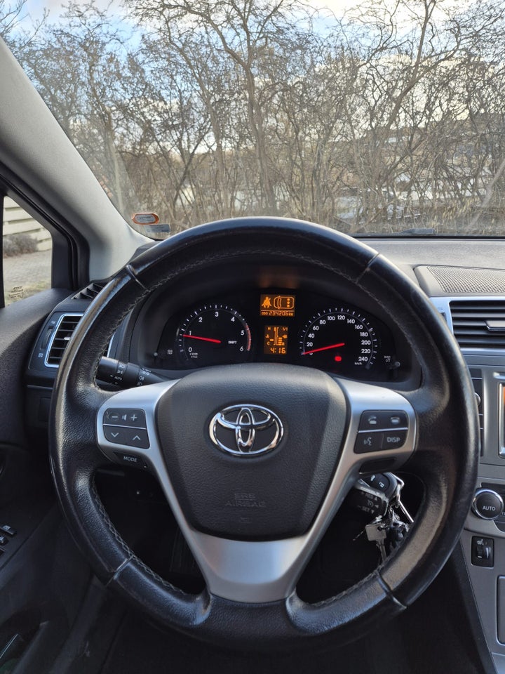 Toyota Avensis 2,0 D-4D T2 Premium stc. 5d