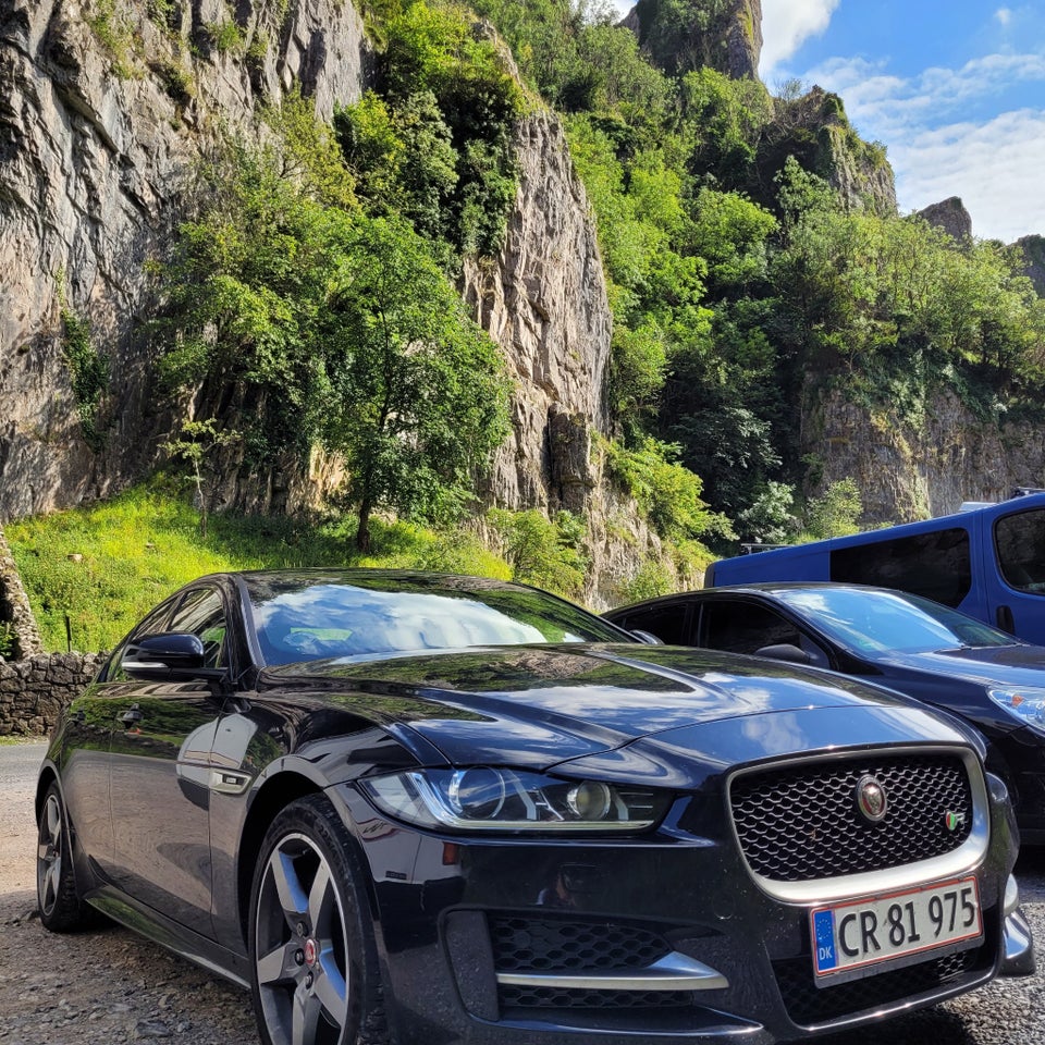 Jaguar XE 2,0 D180 R-Sport 4d