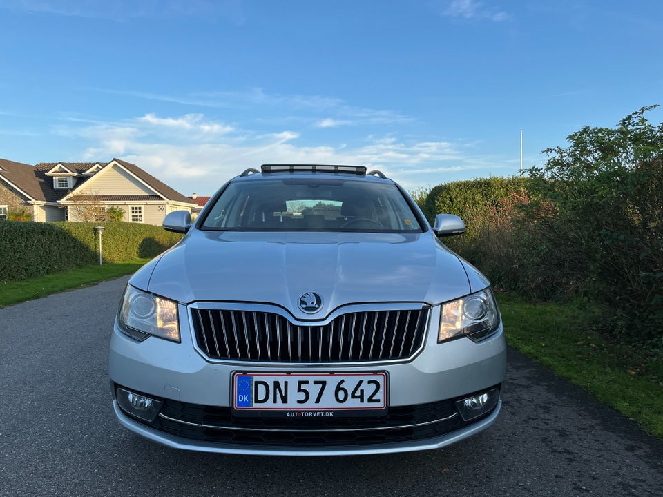 Skoda Superb 2,0 TDi 140 Ambition Combi 5d