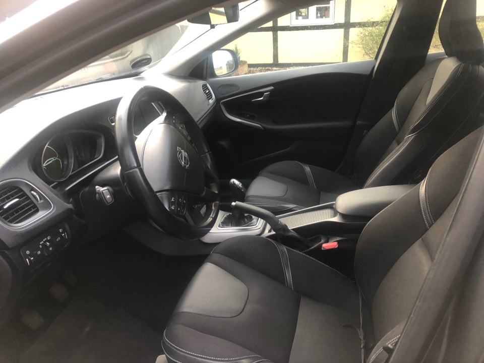Volvo V40 2,0 D3 150 Kinetic 5d