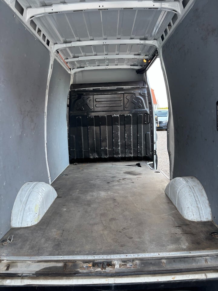 Iveco Daily 2,3 35S15 10,8m³ Van