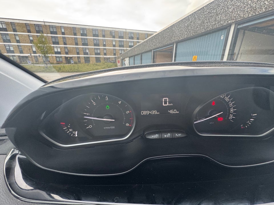 Peugeot 208 1,6 BlueHDi 100 Envy Sky 5d