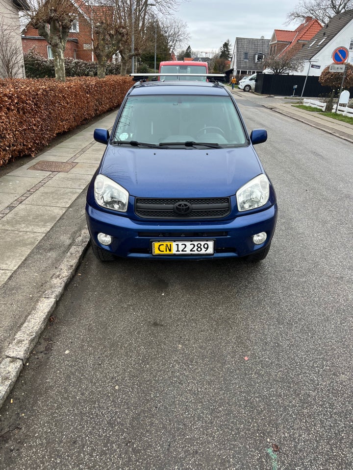 Toyota RAV4 1,8 VVT-i Van 5d