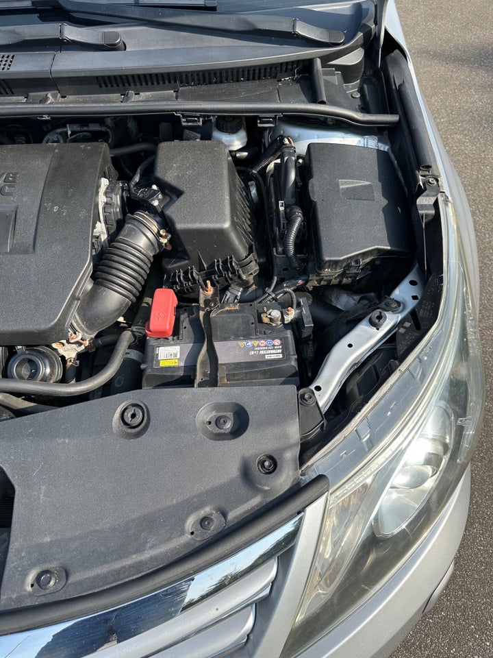 Toyota Avensis 1,8 VVT-i T2 Touch stc. 5d