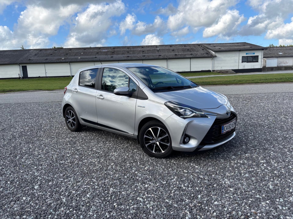 Toyota Yaris 1,5 Hybrid H3 Limited e-CVT 5d