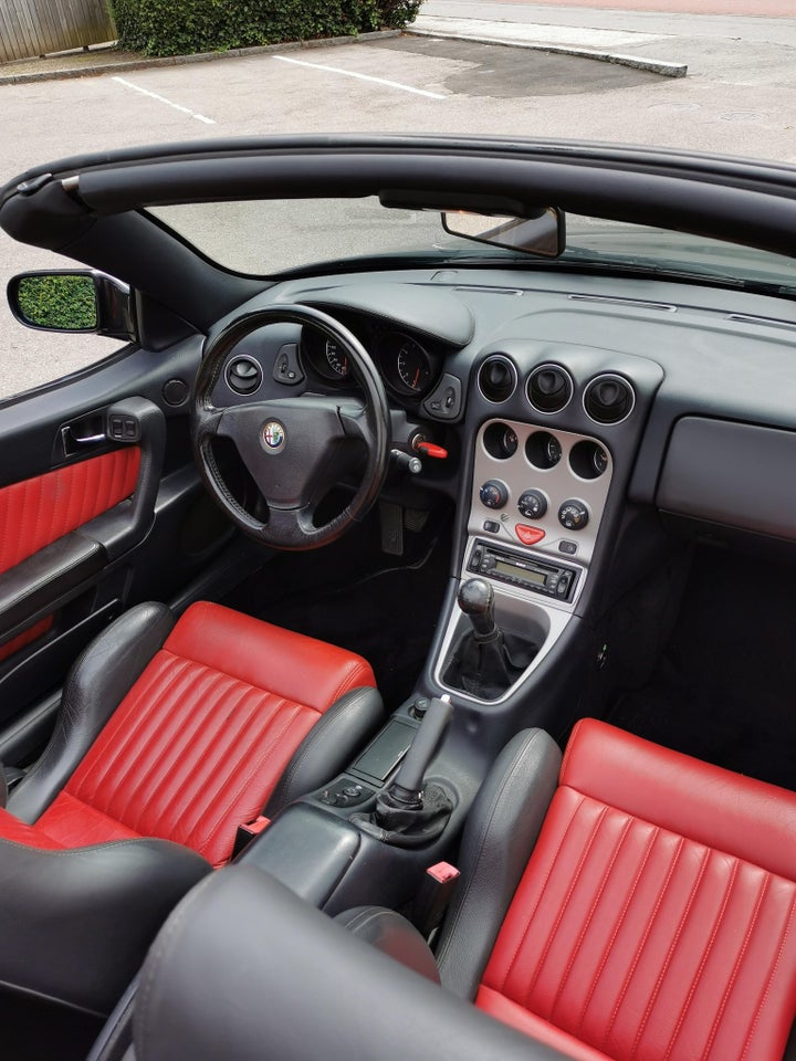 Alfa Romeo Spider 2,0 TS L 16V 2d