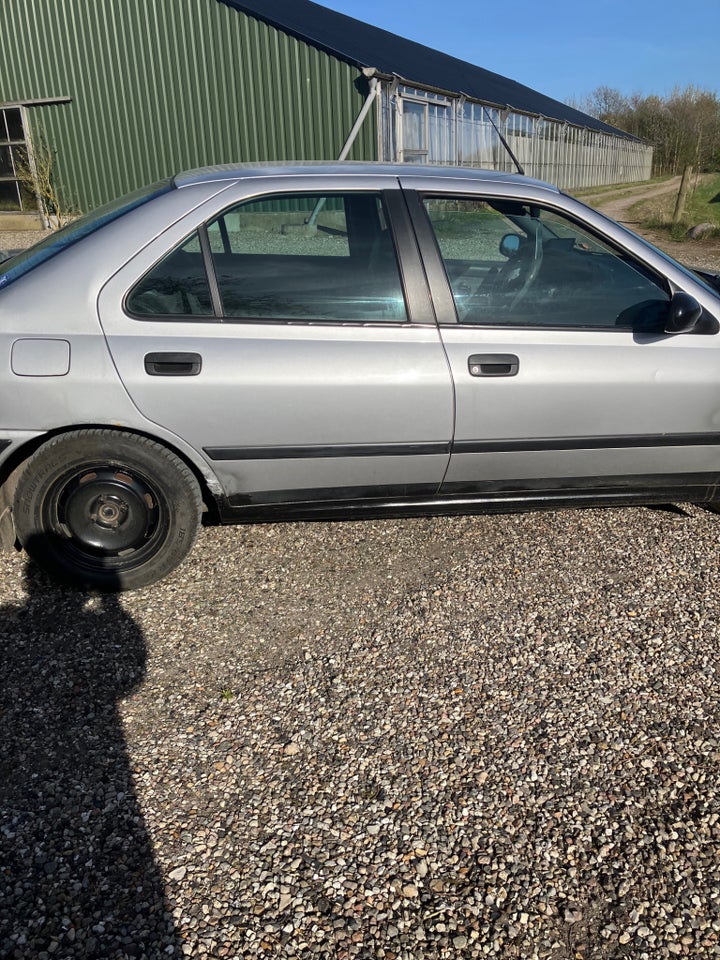 Peugeot 406 1,8 SR 4d