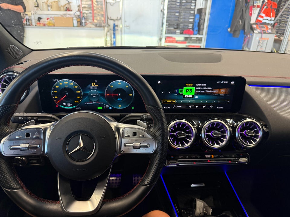 Mercedes EQA350 4Matic 5d