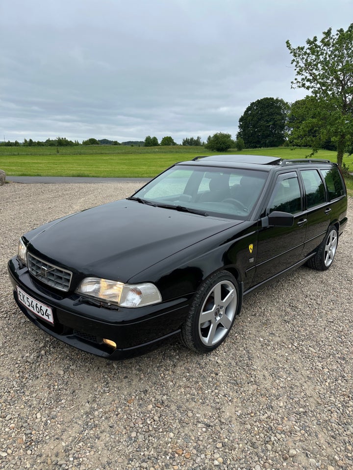 Volvo V70 2,3 T R AWD 5d
