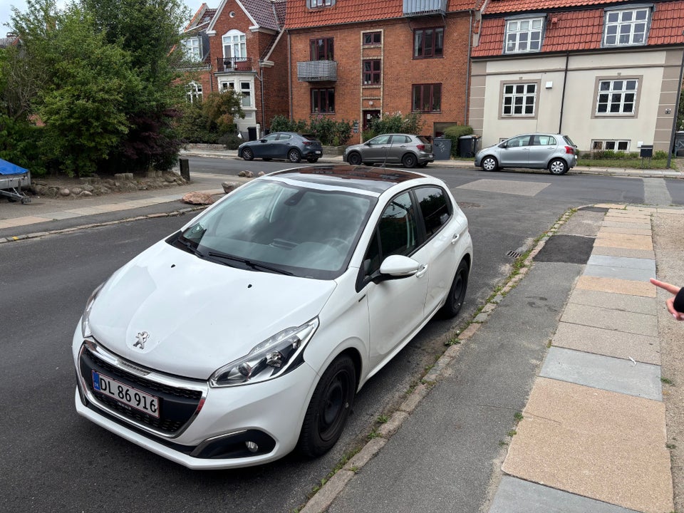 Peugeot 208 1,5 BlueHDi 100 Allure 5d