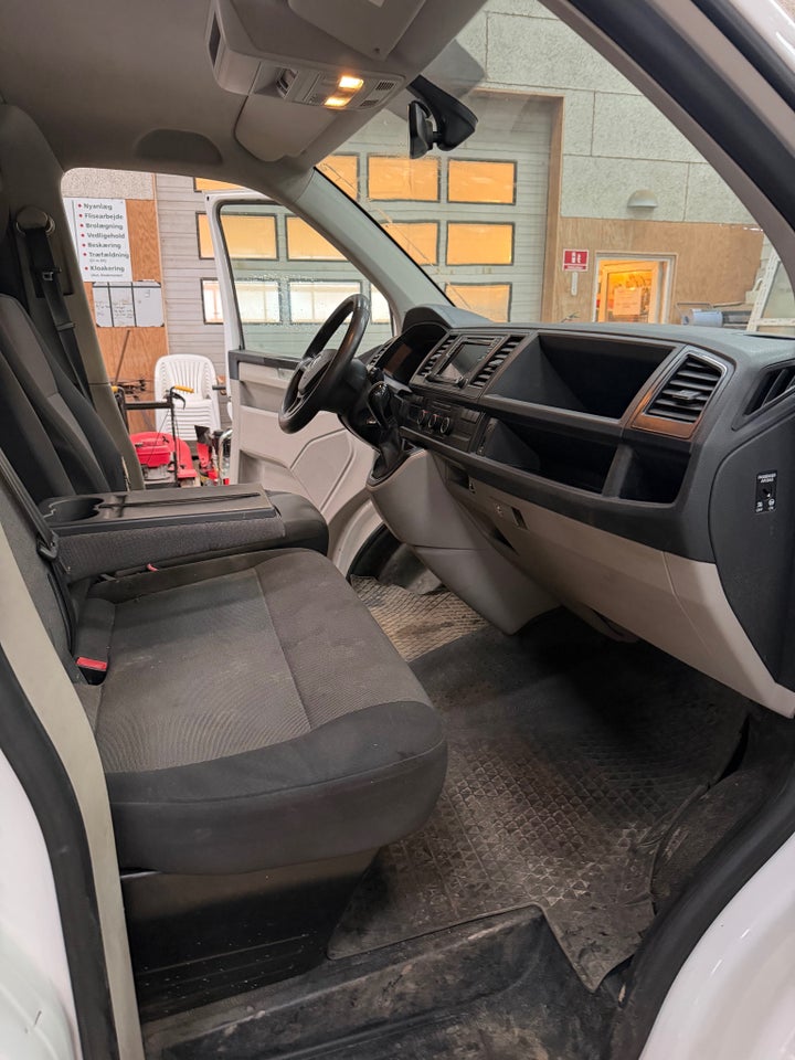 VW Transporter 2,0 TDi 180 Kassevogn DSG 4Motion kort