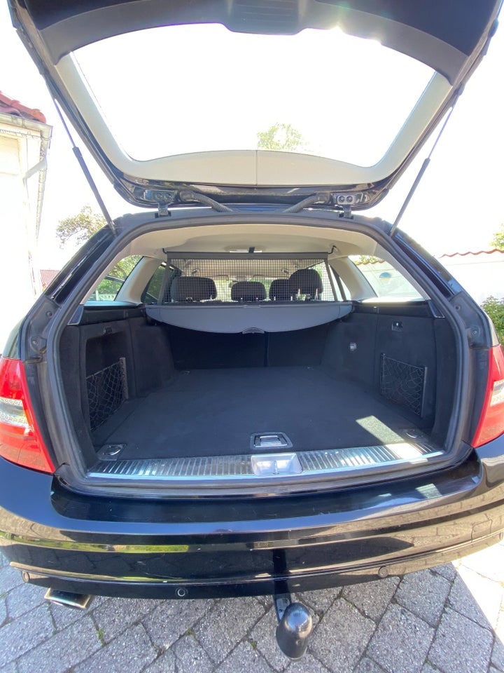 Mercedes C220 2,2 CDi Avantgarde stc. BE 5d