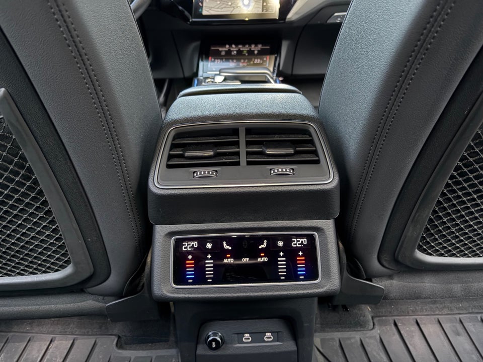 Audi Q8 e-tron 55 Advanced quattro 5d