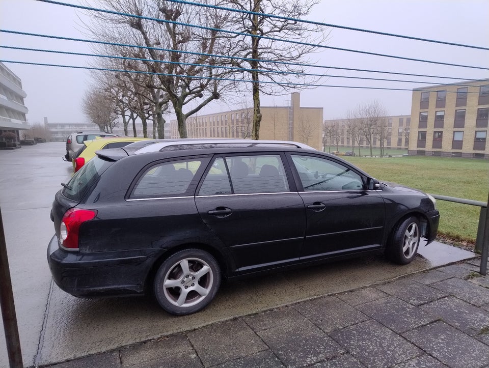 Toyota Avensis 2,0 D-4D Executive stc. 5d