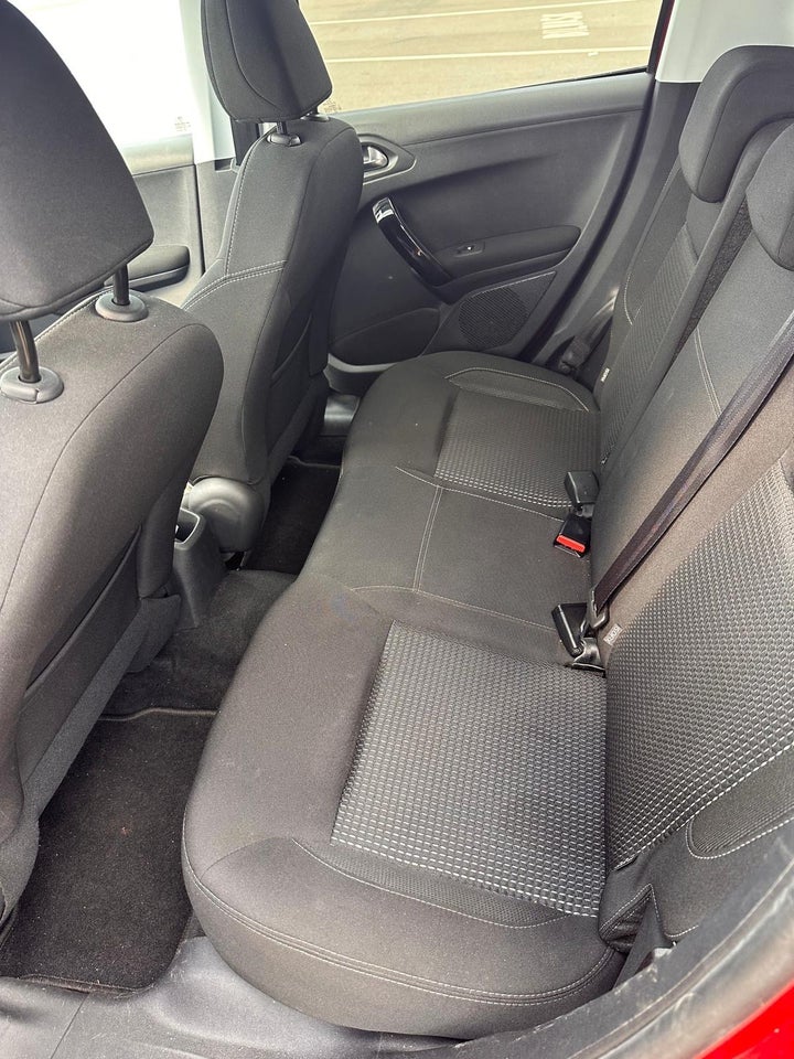 Peugeot 208 1,6 BlueHDi 100 Allure Sky 5d