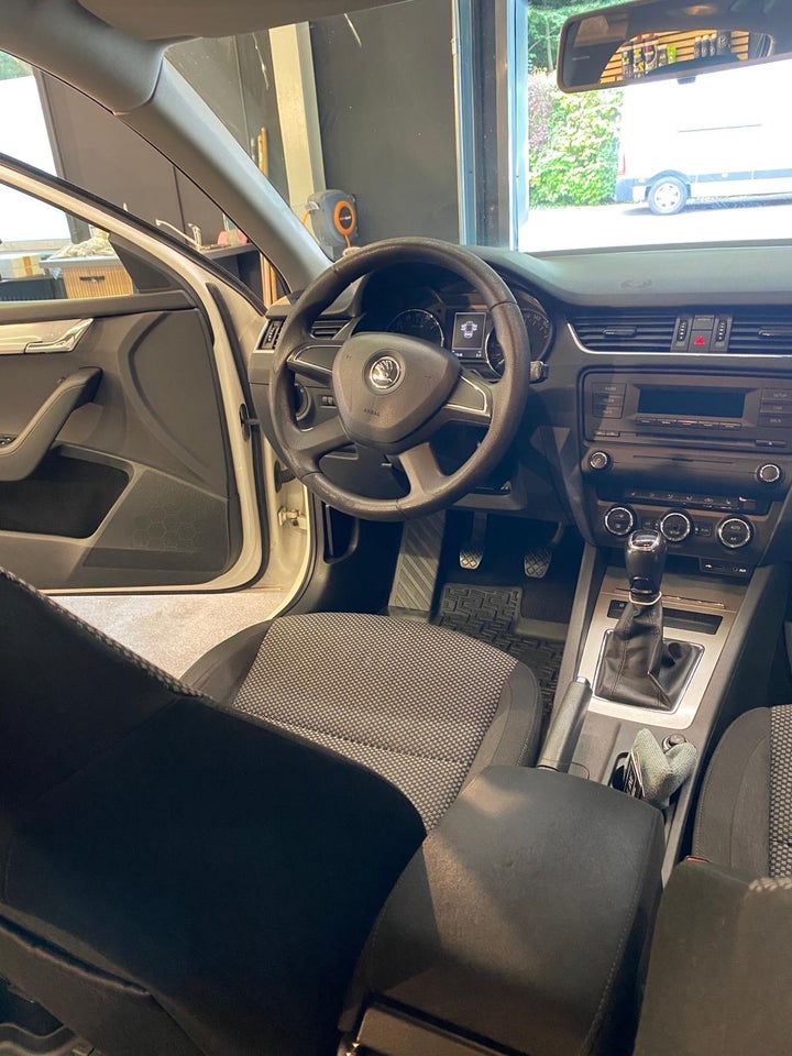 Skoda Octavia 1,6 TDi 105 Active 5d