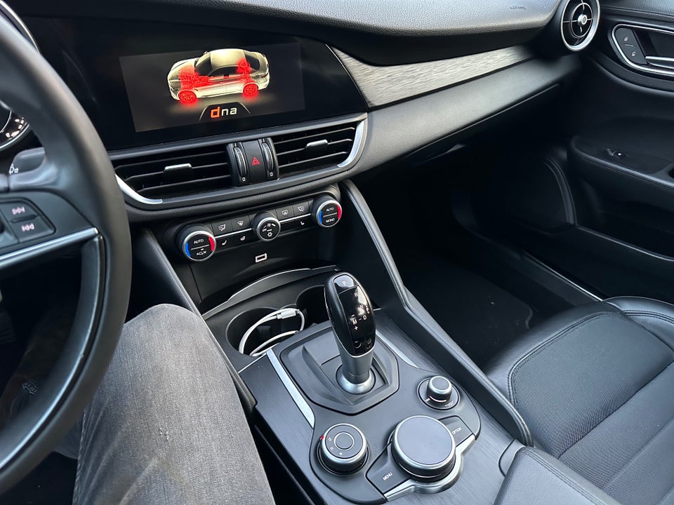 Alfa Romeo Giulia 2,2 JTD 180 aut. 4d