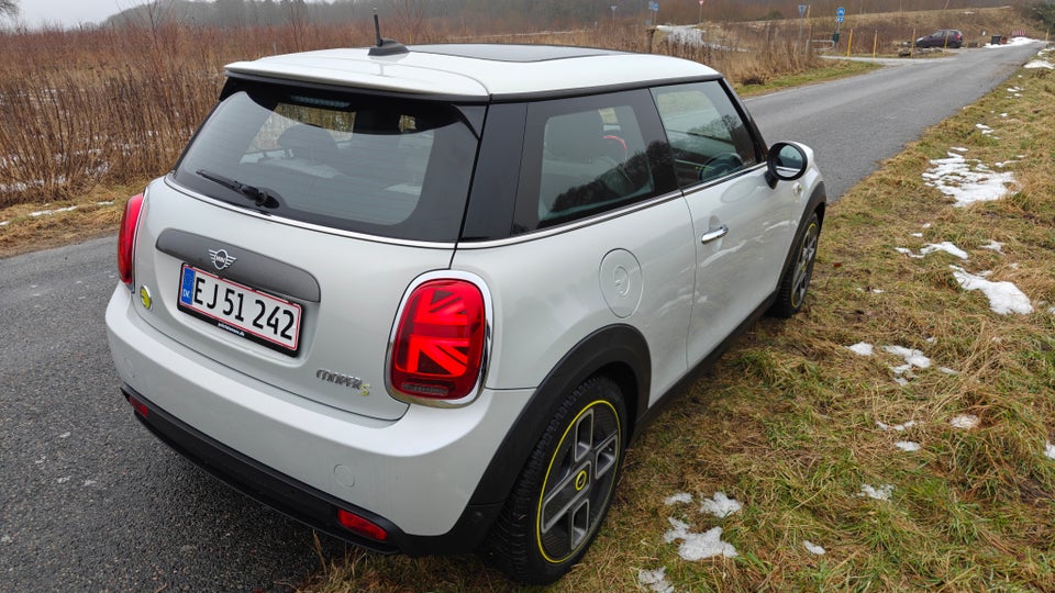 MINI Cooper SE Greenwich 3d