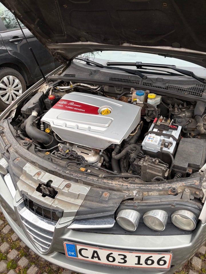 Alfa Romeo 159 1,75 TBi Distinctive 4d