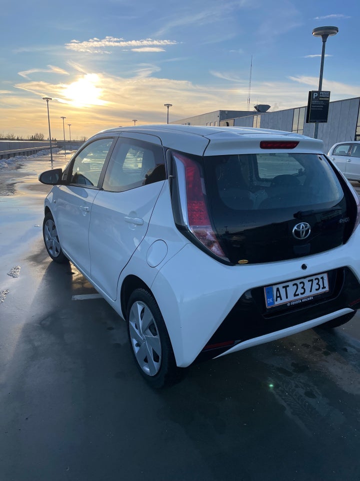 Toyota Aygo 1,0 VVT-i x-play 5d