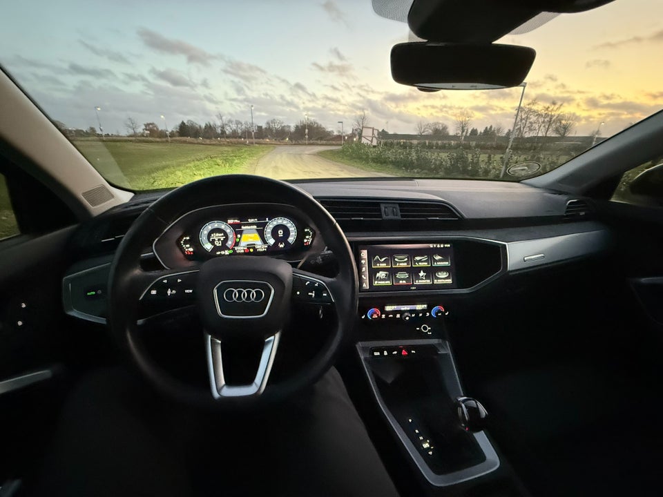 Audi Q3 45 TFSi e Attitude plus S-tr. 5d