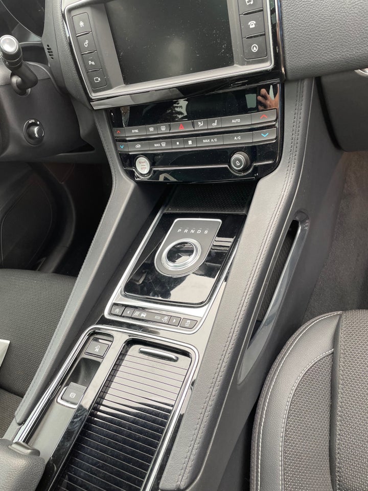 Jaguar F-Pace 3,0 D300 R-Sport aut. AWD 5d