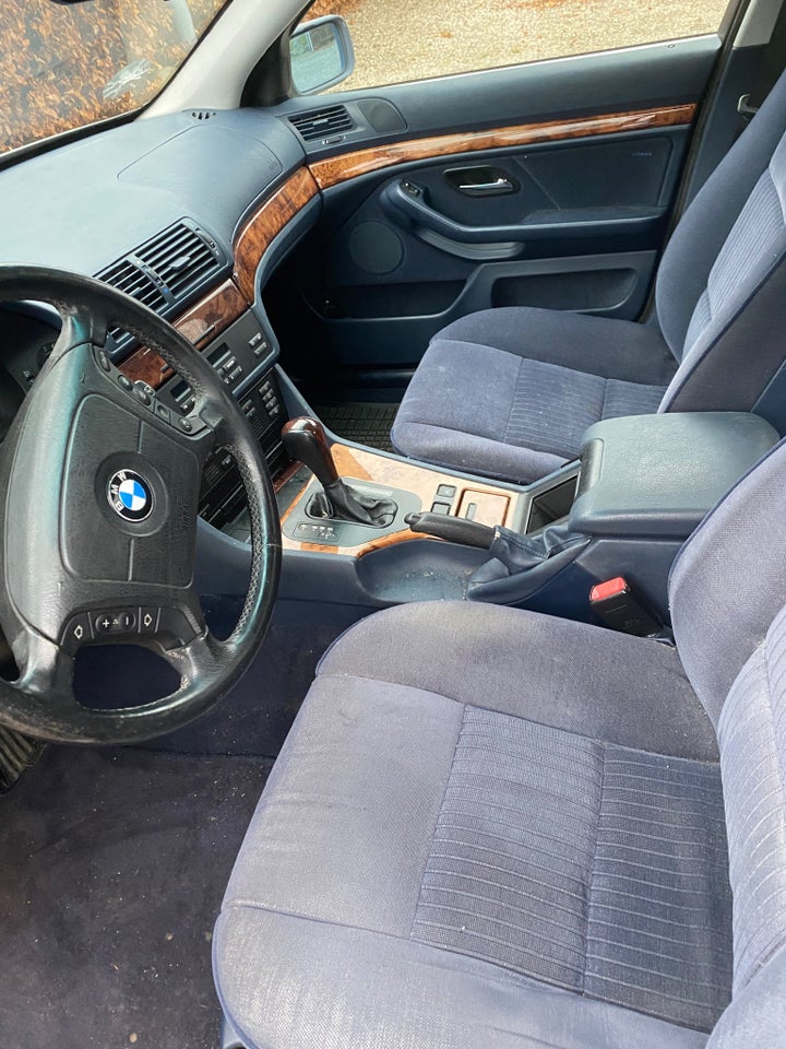 BMW 528i 2,8  4d