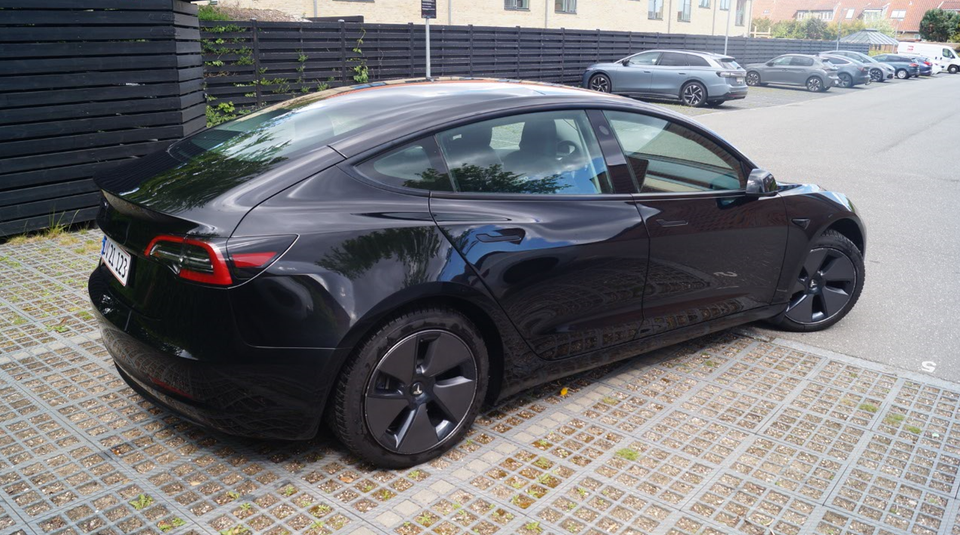 Tesla Model 3 Long Range RWD 4d