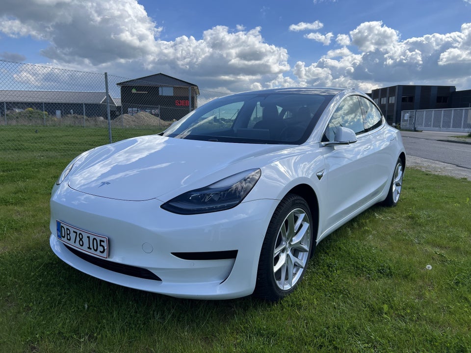 Tesla Model 3 Standard Range+ RWD 4d