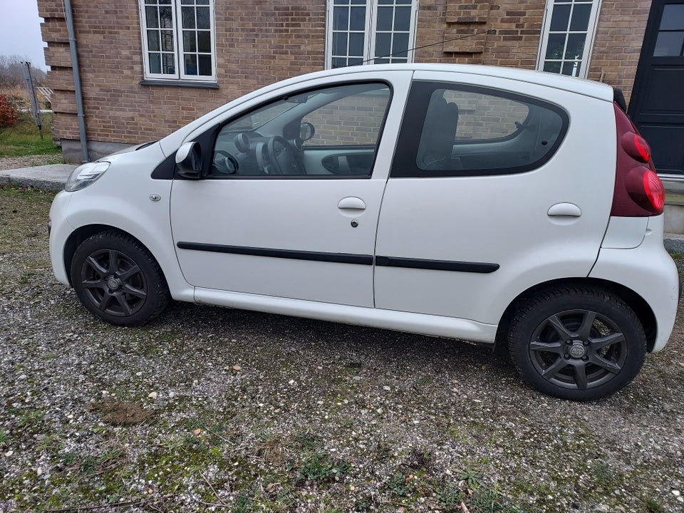 Peugeot 107 1,0 Air White 5d