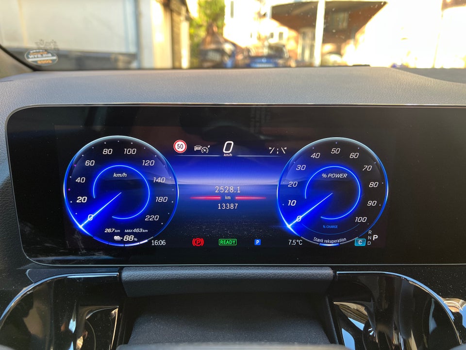 Mercedes EQA250 Progressive 5d